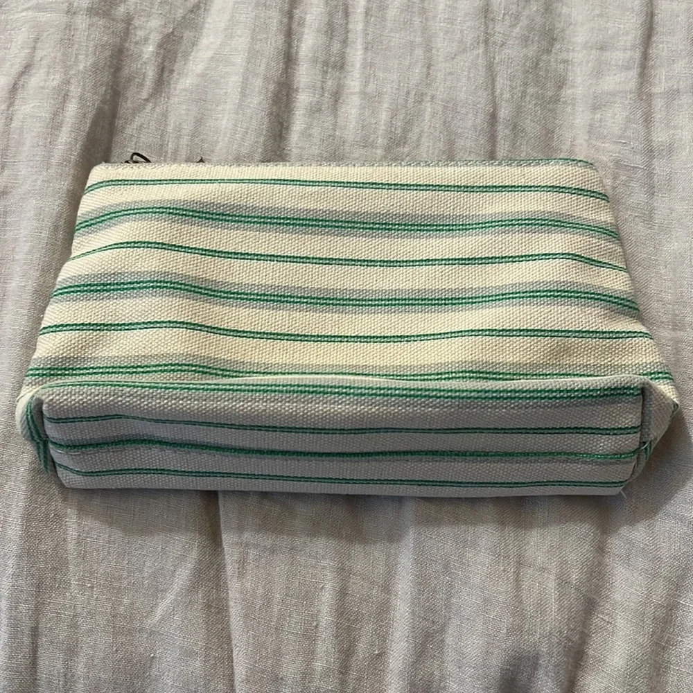Mario Badescu Makeup Bag - Picture 3 of 6
